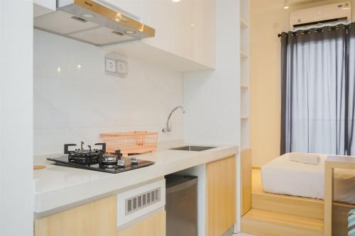 Cozy Studio Room at Sky House BSD Apartment By Travelio