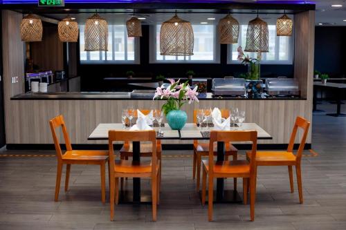 Restaurante, ONOMO Hotel Maputo in Maputo Restaurante, ONOMO Hotel Maputo in Maputo