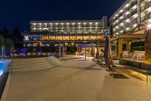 Фасада на хотела, Ariti Grand Hotel in Корфу Фасада на хотела, Ariti Grand Hotel in Корфу