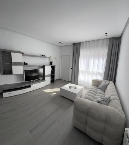 المرافق, JUAN XXIII Madrid in كوسلادا المرافق, JUAN XXIII Madrid in كوسلادا