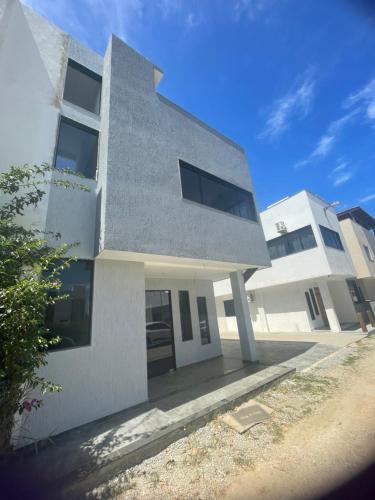 Casa Pontal de Arraial in Industrial Zone Casa Pontal de Arraial in Industrial Zone