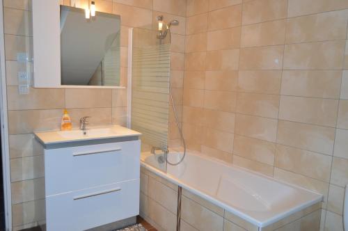 This photo about Rochire Location shared on HyHotel.com