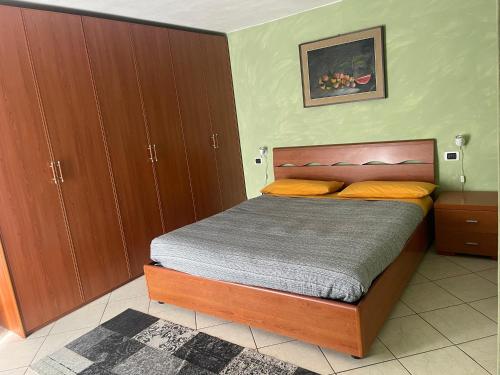 Alpaca's House: green, animals & lake view