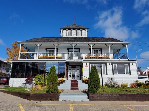 Hotel - Motel Georges in Tadoussac (Québec) Hotel - Motel Georges in Tadoussac (Québec)