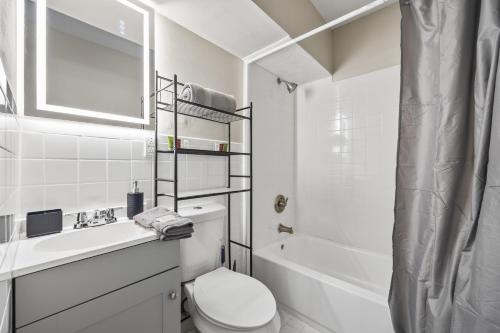 Bathroom, Cozy 2 Bedroom with Serene Ambiance in Mechanicsville Bathroom, Cozy 2 Bedroom with Serene Ambiance in Mechanicsville
