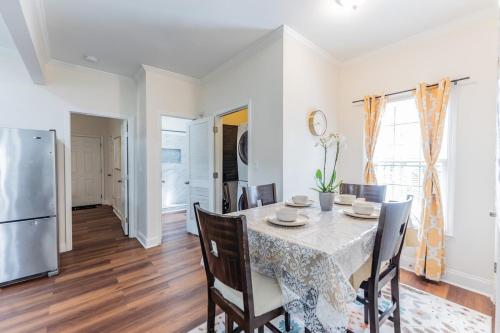 Facilities, Modern 5 Bedroom Home - 2 miles to Atlanta Zoo and Aquarium near Aaron's Amphitheatre at Lakewood Facilities, Modern 5 Bedroom Home - 2 miles to Atlanta Zoo and Aquarium near Aaron's Amphitheatre at Lakewood