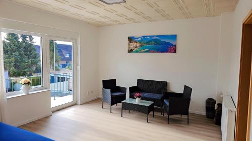 Beautiful 3 Room big Apartment with kitchen and Balcony in Kerpen Beautiful 3 Room big Apartment with kitchen and Balcony in Kerpen