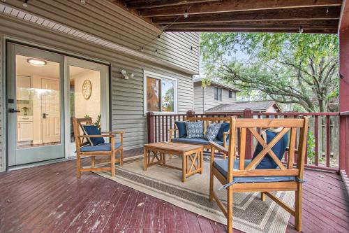 Cozy & Elegant Gem Fenced Yard BBQ & Games in Millard Cozy & Elegant Gem Fenced Yard BBQ & Games in Millard
