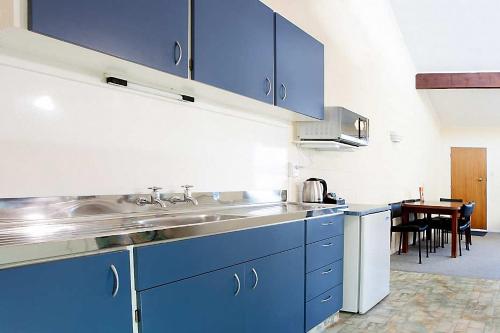 Kitchen, Arcadian Motel in South Dunedin Kitchen, Arcadian Motel in South Dunedin