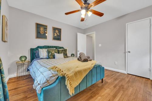 Bed, Vintage 2BR house with huge fenced yard & Parking in Lindridge-Martin Manor Bed, Vintage 2BR house with huge fenced yard & Parking in Lindridge-Martin Manor