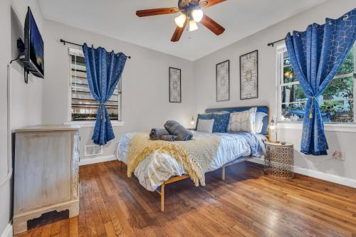 Vintage 2BR house with huge fenced yard & Parking in Lindridge-Martin Manor Vintage 2BR house with huge fenced yard & Parking in Lindridge-Martin Manor
