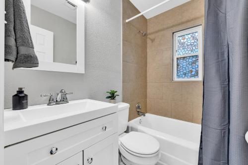 Bathroom, Unique 2BR Less than a mile from the Atlanta Zoo! in Summerhill Bathroom, Unique 2BR Less than a mile from the Atlanta Zoo! in Summerhill