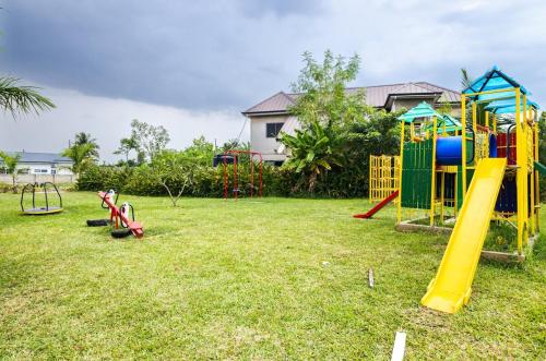 kinderspeeltuin, Everyone deserves to rest from their labor in Aburi kinderspeeltuin, Everyone deserves to rest from their labor in Aburi