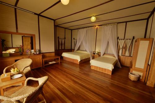 Shwe Inn Tha Floating Resort in Inle Lake Shwe Inn Tha Floating Resort in Inle Lake