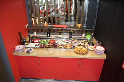 Food and beverages, ibis Marseille Timone in District 05 Food and beverages, ibis Marseille Timone in District 05