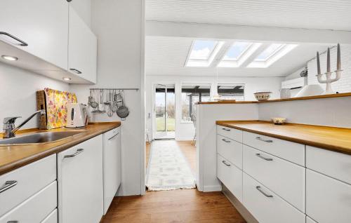Kitchen, 2 Bedroom Pet Friendly Home In Roskilde in Roskilde Kitchen, 2 Bedroom Pet Friendly Home In Roskilde in Roskilde