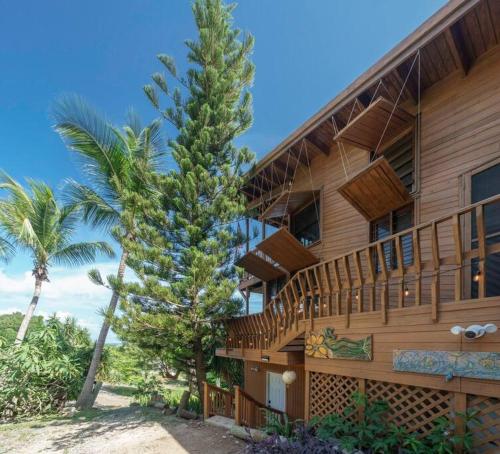 Tropical Treehouse In Paradise St Thomas in Nazareth Tropical Treehouse In Paradise St Thomas in Nazareth