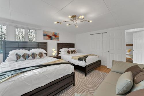 Fire and Fun Luxe Stay w Pool Hot Tub and Game Room in Linden Fire and Fun Luxe Stay w Pool Hot Tub and Game Room in Linden