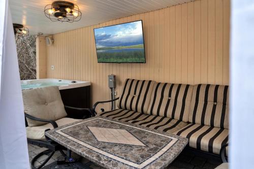 Fire and Fun Luxe Stay w Pool Hot Tub and Game Room in Linden Fire and Fun Luxe Stay w Pool Hot Tub and Game Room in Linden