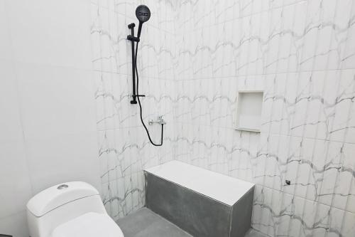 Bany, RedDoorz @ Family Syariah Homestay Kotamobagu in Kotamobagu Bany, RedDoorz @ Family Syariah Homestay Kotamobagu in Kotamobagu