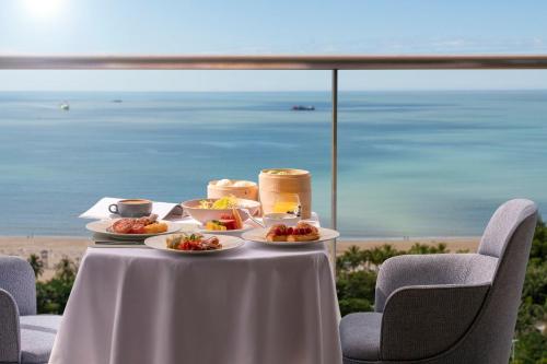 Restaurant, Crowne Plaza Sanya Yazhou Bay By IHG in Sanya Restaurant, Crowne Plaza Sanya Yazhou Bay By IHG in Sanya