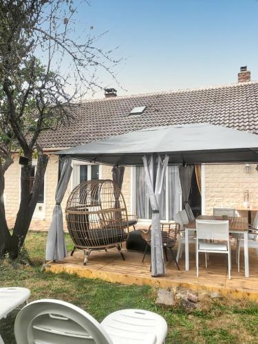 Kert, Villa charmante à Saint-Martin-Longueau avec piscine privée (Villa charmante a Saint-Martin-Longueau avec piscine privee) in Pont-Sainte-Maxence Kert, Villa charmante à Saint-Martin-Longueau avec piscine privée (Villa charmante a Saint-Martin-Longueau avec piscine privee) in Pont-Sainte-Maxence