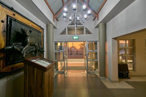 Vestíbulo, Kalahari Arms Hotel in Ghanzi Vestíbulo, Kalahari Arms Hotel in Ghanzi