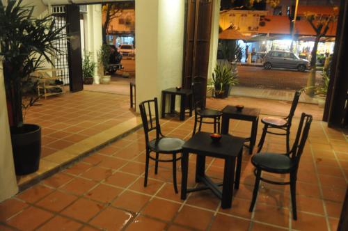 Entré, Red Inn Court in Penang Entré, Red Inn Court in Penang