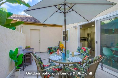 Entire Private 4-Bedroom Home w Pool, King Bed, Garage, Prime Location in Clairemont Mesa East Entire Private 4-Bedroom Home w Pool, King Bed, Garage, Prime Location in Clairemont Mesa East