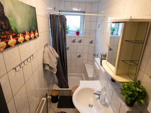 Ducha, #121 Große, gemütliche Wohnung in Remscheid-City (#121 Große, gemutliche Wohnung in Remscheid-City) in Remscheid Ducha, #121 Große, gemütliche Wohnung in Remscheid-City (#121 Große, gemutliche Wohnung in Remscheid-City) in Remscheid
