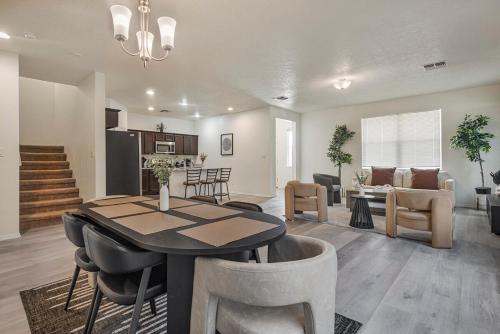 Modern Home 3BR Next to Airport & Netflix in เซาท์แวลเลย์ Modern Home 3BR Next to Airport & Netflix in เซาท์แวลเลย์