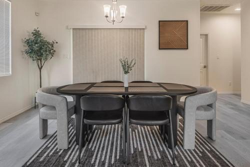 Modern Home 3BR Next to Airport & Netflix in เซาท์แวลเลย์ Modern Home 3BR Next to Airport & Netflix in เซาท์แวลเลย์
