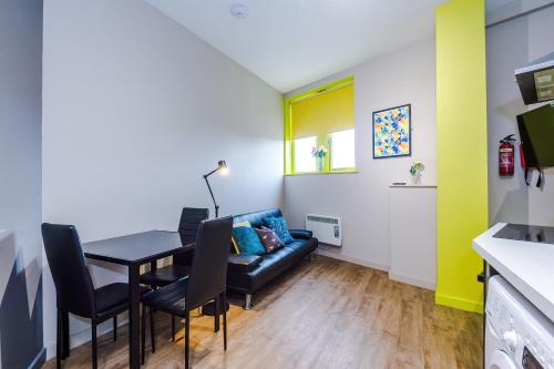 Facilities, Stylish 2 Bedroom Apartment in Central Wigan by MDGC Developments Ideal For Weekends Away and Busine in Wigan Facilities, Stylish 2 Bedroom Apartment in Central Wigan by MDGC Developments Ideal For Weekends Away and Busine in Wigan