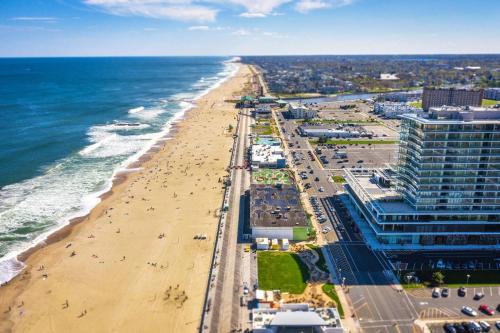 Beach, Chic Studio just Steps from the Beach! in Asbury Park (NJ) Beach, Chic Studio just Steps from the Beach! in Asbury Park (NJ)