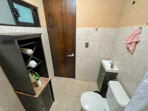 حمام, Llega y Descansa, Habitación junto a la Central (Llega y Descansa, Habitacion junto a la Central) in Lago 1 حمام, Llega y Descansa, Habitación junto a la Central (Llega y Descansa, Habitacion junto a la Central) in Lago 1