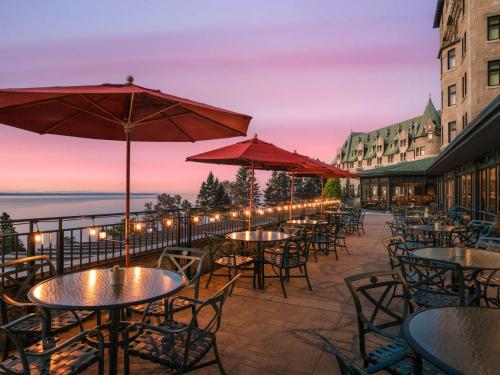 Exterior view, Fairmont Le Manoir Richelieu in La Malbaie (QC) Exterior view, Fairmont Le Manoir Richelieu in La Malbaie (QC)