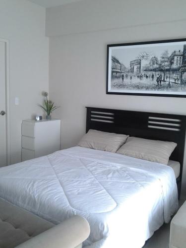 A Perfect place to stay w night city lights view in Quiapo A Perfect place to stay w night city lights view in Quiapo