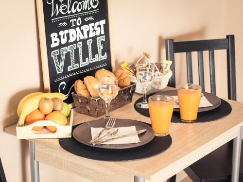 Food and beverages, Budapest Ville Bed & Breakfast near Anonymus Szobor (Anonymous' Statue) Food and beverages, Budapest Ville Bed & Breakfast near Anonymus Szobor (Anonymous' Statue)