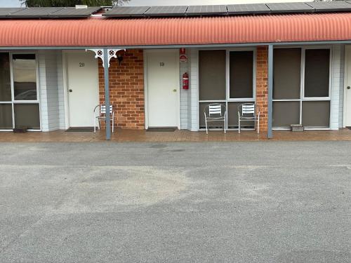 True blue Motor Inn in West Wyalong True blue Motor Inn in West Wyalong