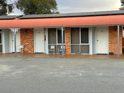 True blue Motor Inn in West Wyalong True blue Motor Inn in West Wyalong
