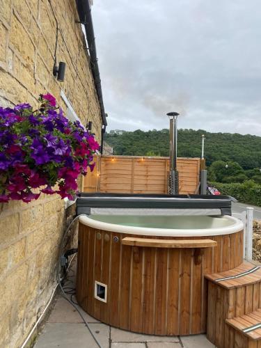 Robins Cottage cosy home hot tub quiet village in Hackness Robins Cottage cosy home hot tub quiet village in Hackness