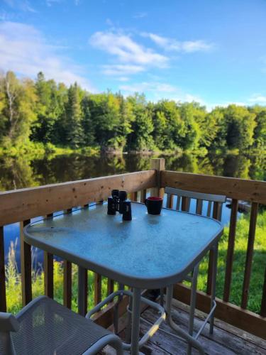 Le Jasmin chalet complet Rivière Kayak Nature (Le Jasmin chalet complet Riviere Kayak Nature) in 聖保蘭(QC) Le Jasmin chalet complet Rivière Kayak Nature (Le Jasmin chalet complet Riviere Kayak Nature) in 聖保蘭(QC)