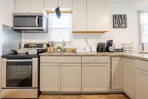 Facilities, Comfortable 2 Bedroom Near Downtown Atl Sleeps 6 Free Parking in Pittsburgh Facilities, Comfortable 2 Bedroom Near Downtown Atl Sleeps 6 Free Parking in Pittsburgh