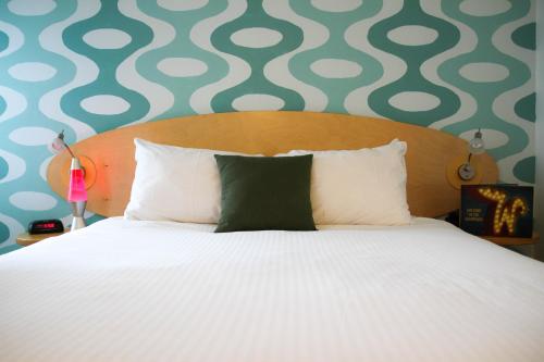 在meiguo.com看到的The StarLux的介绍图片