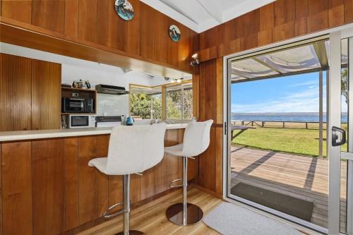 Hannah's Bay Lakefront in Hannas Öböl Hannah's Bay Lakefront in Hannas Öböl