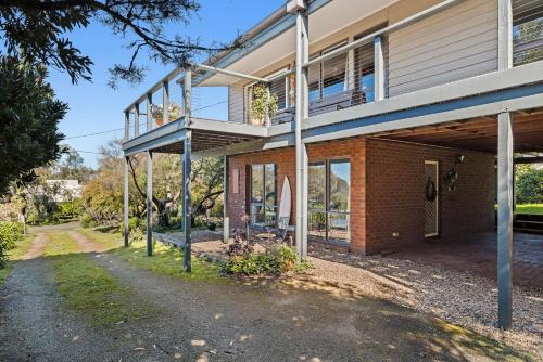 Rhyll Retreat with Water Views in Rhyll Rhyll Retreat with Water Views in Rhyll