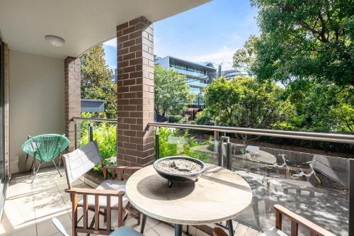 Cosy 2-Bed in Redfern with Terrace & Parking in Waterloo Cosy 2-Bed in Redfern with Terrace & Parking in Waterloo
