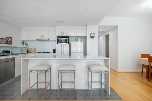Cosy 2-Bed in Redfern with Terrace & Parking in Waterloo Cosy 2-Bed in Redfern with Terrace & Parking in Waterloo