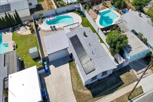 Double Flamingo HotTub BBQ Game Room Self Check-in in North Clairemont Double Flamingo HotTub BBQ Game Room Self Check-in in North Clairemont