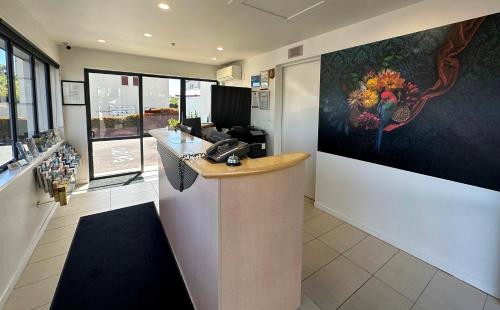 Empfangshalle, DeLorenzo's Studio Apartments in Nelson Empfangshalle, DeLorenzo's Studio Apartments in Nelson